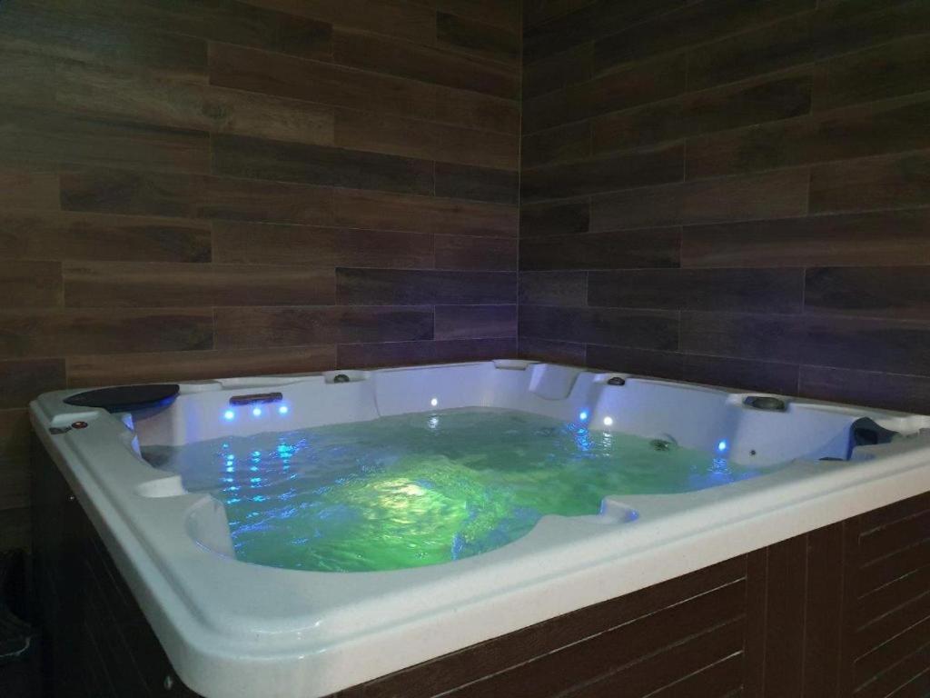 Dwie Sosny Apartamenty Przy Plazy - Sauna, Jacuzzi, Silownia, Bawialnia - 365Pam أوسترونيه مورسكية المظهر الخارجي الصورة